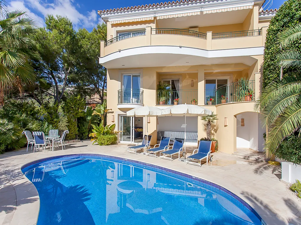 Elegante villa con vista sul mare e sul porto-21