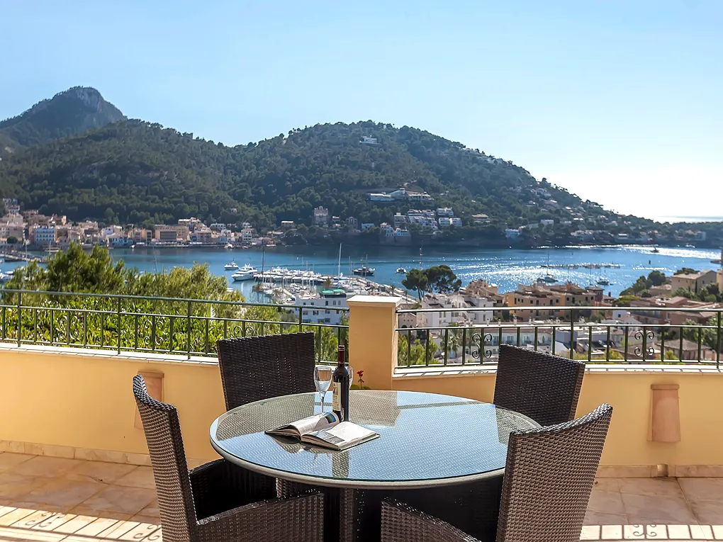 Elegante villa con vista sul mare e sul porto-1