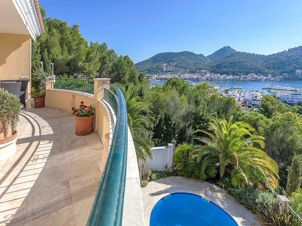 Elegante villa con vista sul mare e sul porto-4