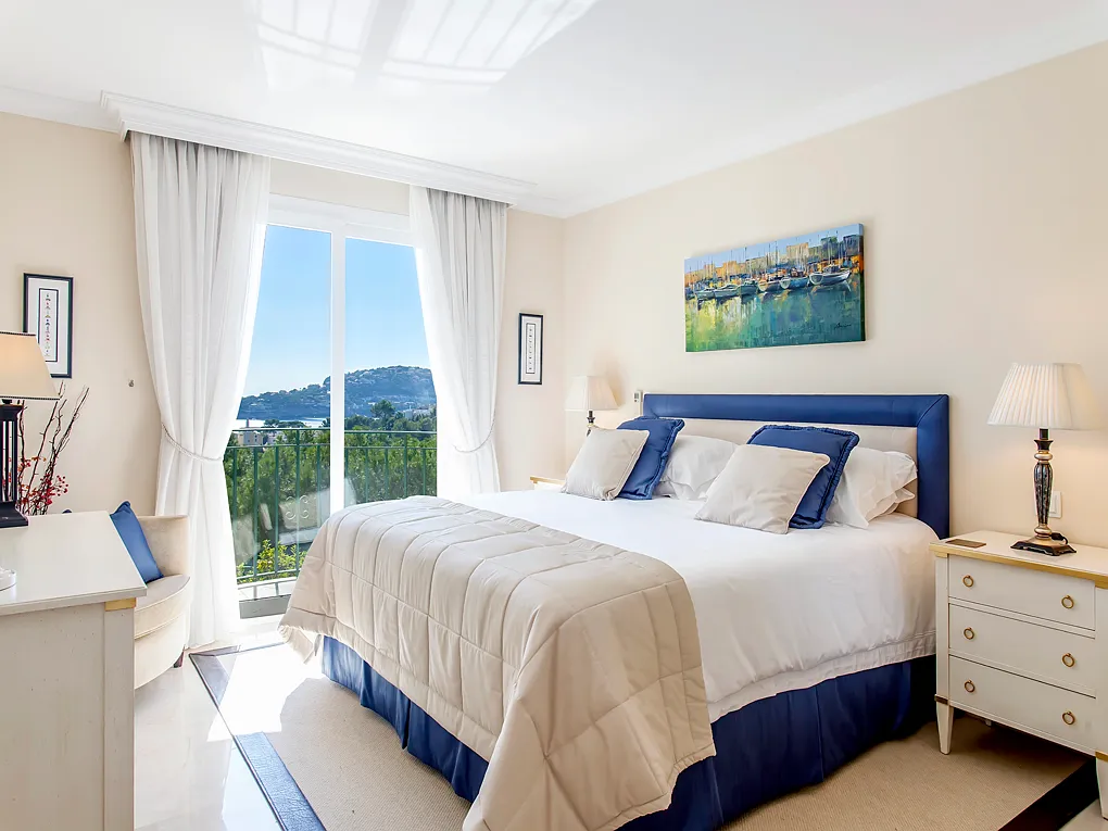 Elegant Vila amb vista al mar i al port-13