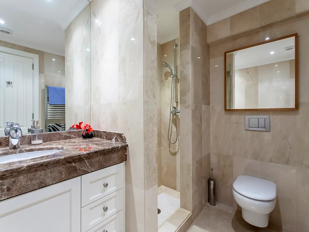 Elegante villa con vista sul mare e sul porto-14