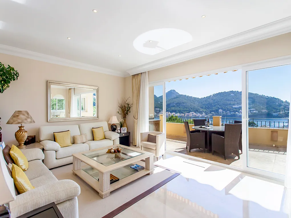 Elegant Vila amb vista al mar i al port-3