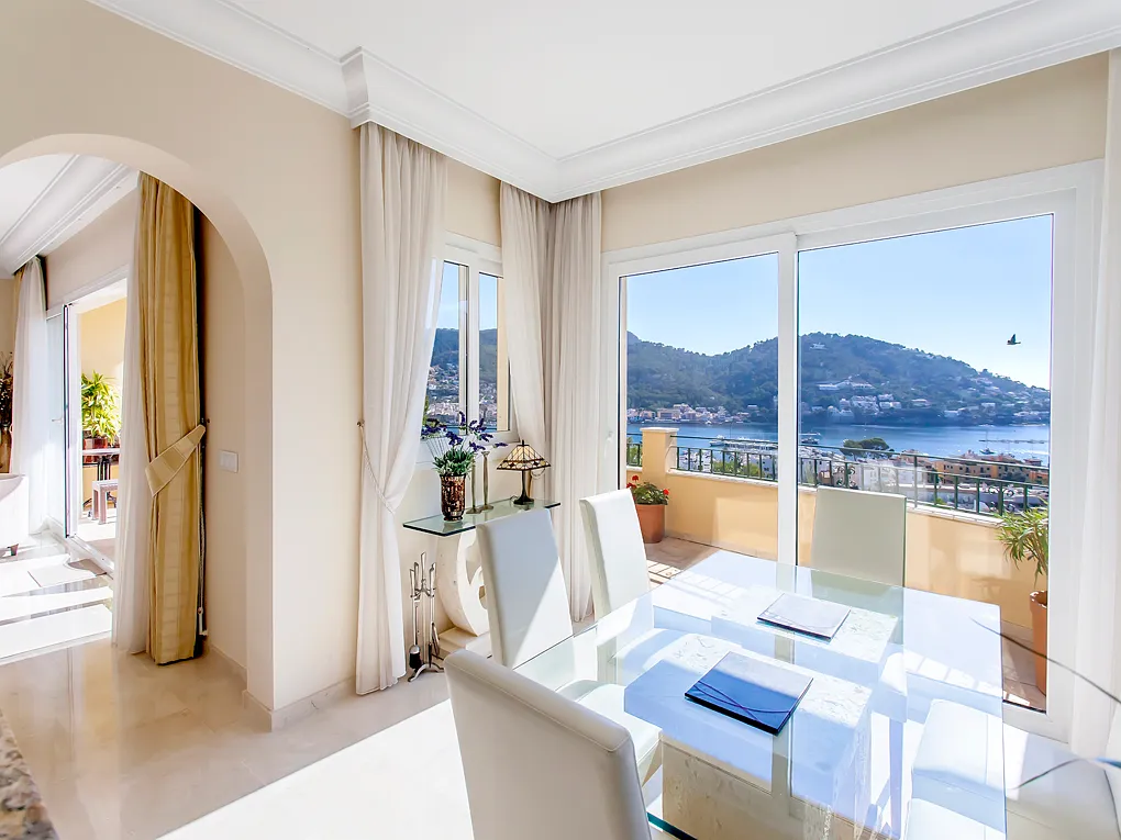 Elegant Vila amb vista al mar i al port-9