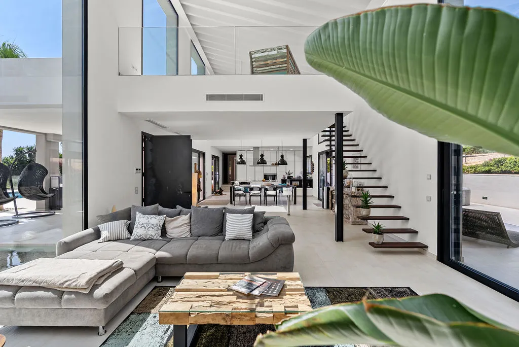 Luksuriøs finca i moderne villastil nær havet-8