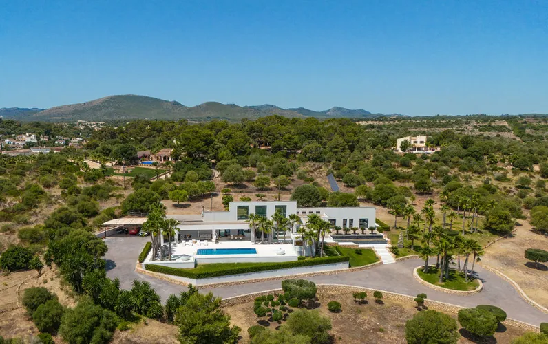 Finca de luxe estil vila balinesa prop del mar