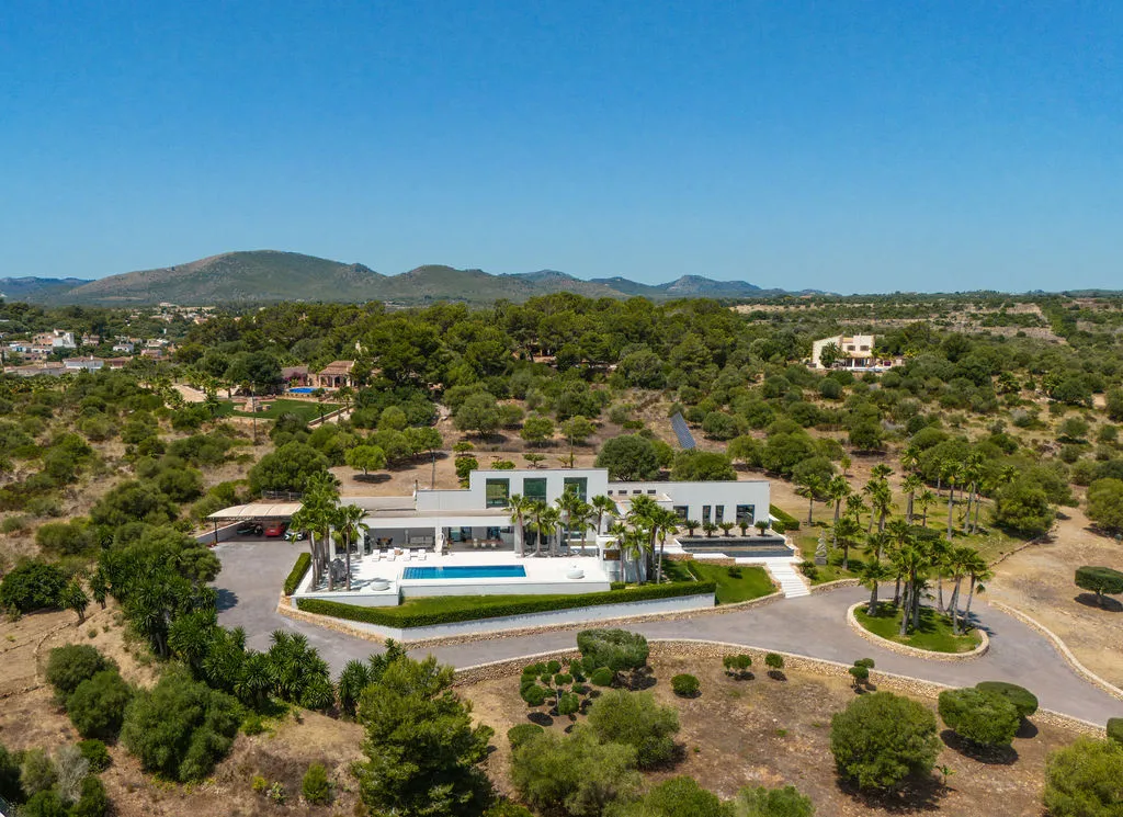 Finca de lujo con estilo moderno cerca del mar-1