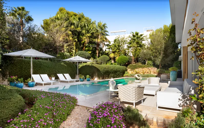 Exclusive jewel in a very good location with sea views in Cas Catala