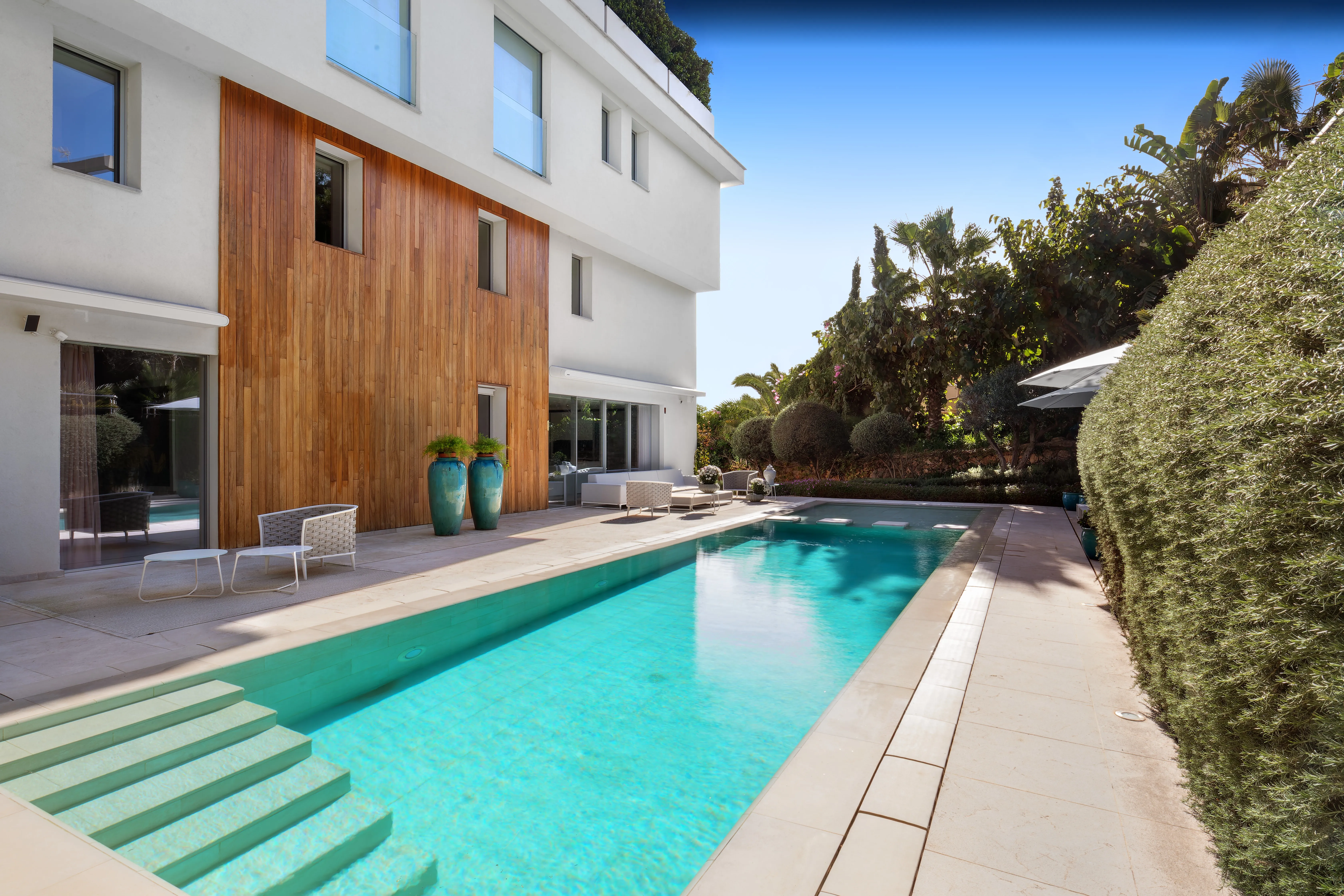 Exclusive jewel in a very good location with sea views in Cas Catala-17