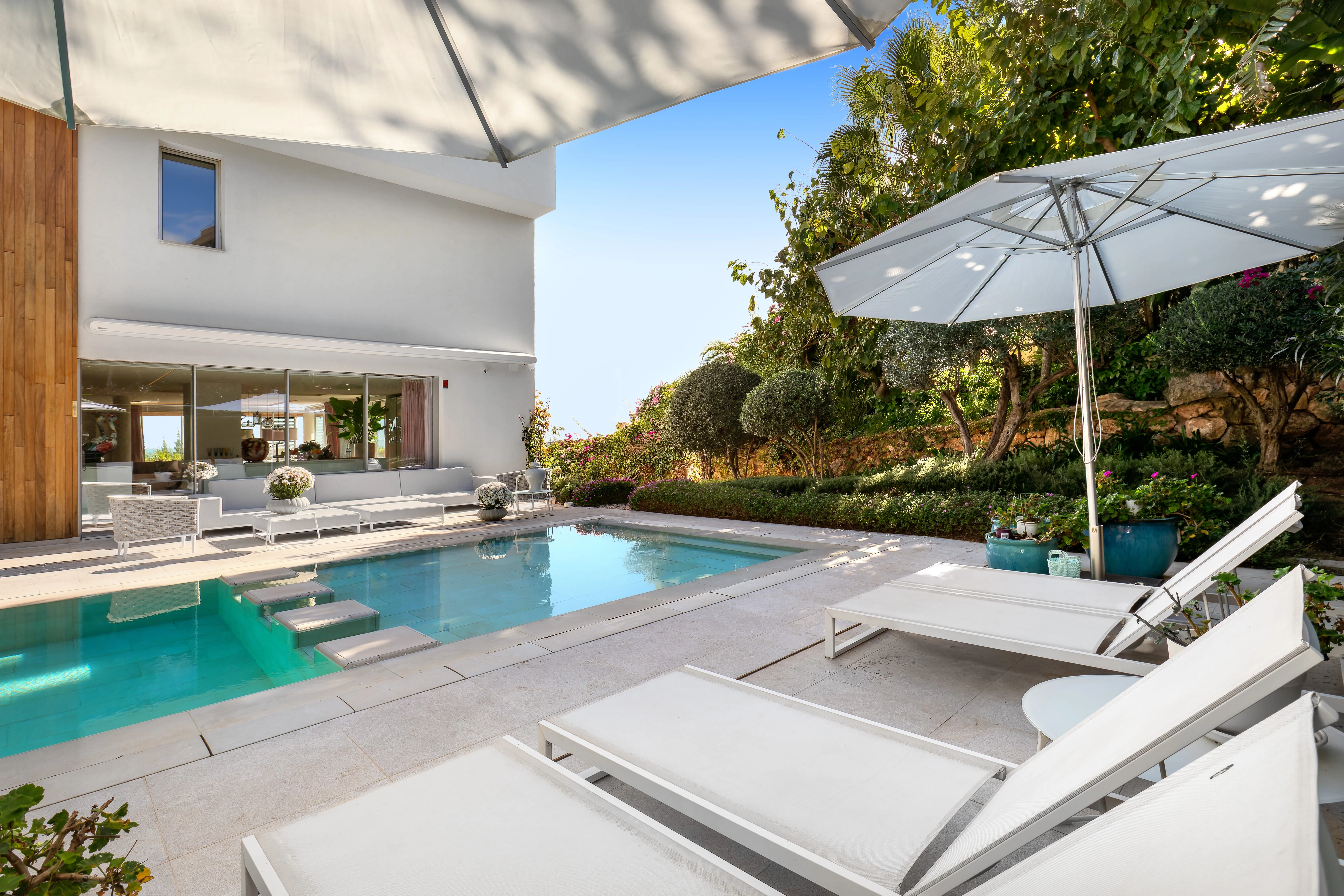 Exclusive jewel in a very good location with sea views in Cas Catala-18