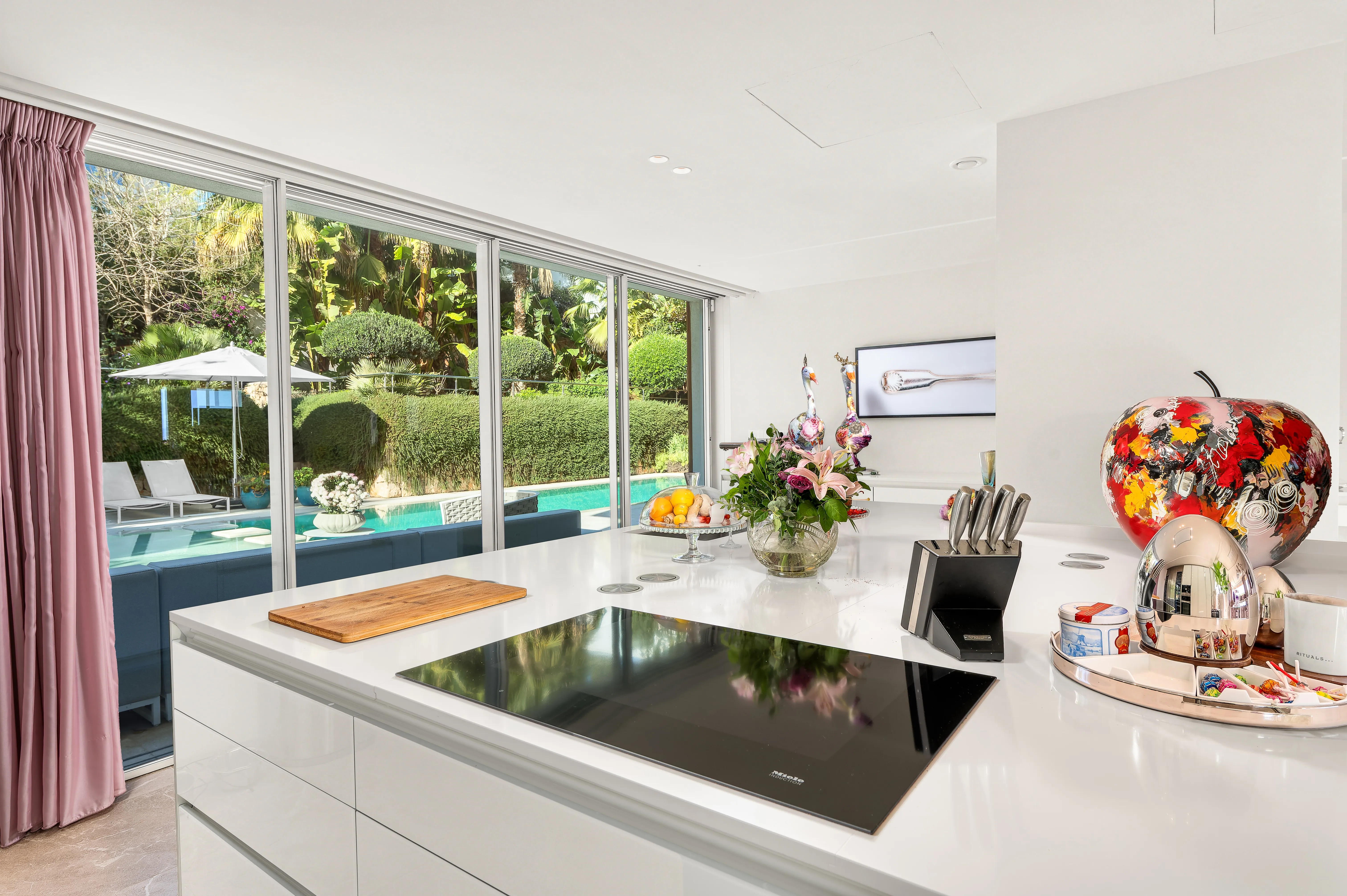 Exclusive jewel in a very good location with sea views in Cas Catala-5