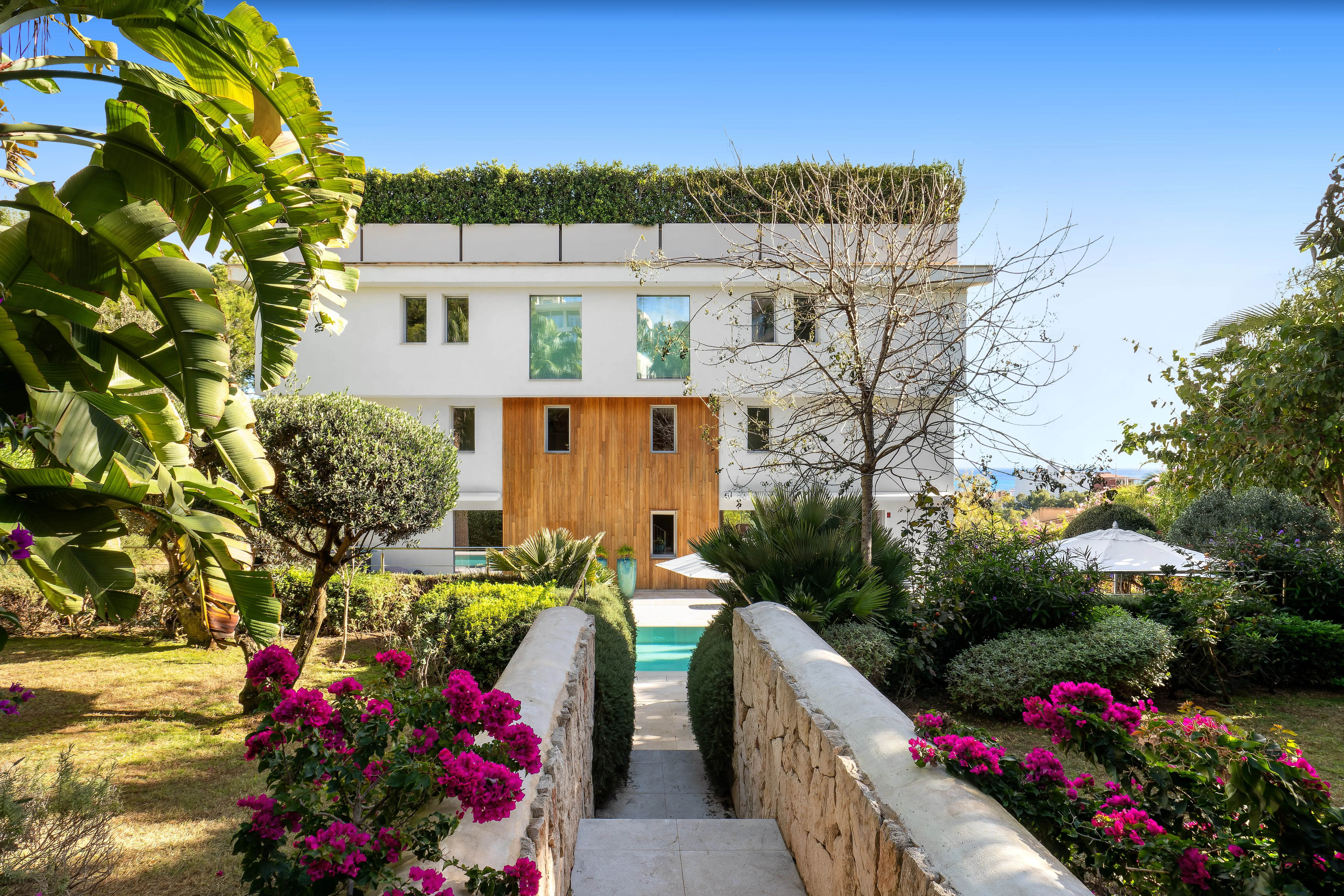 Exclusive jewel in a very good location with sea views in Cas Catala-19