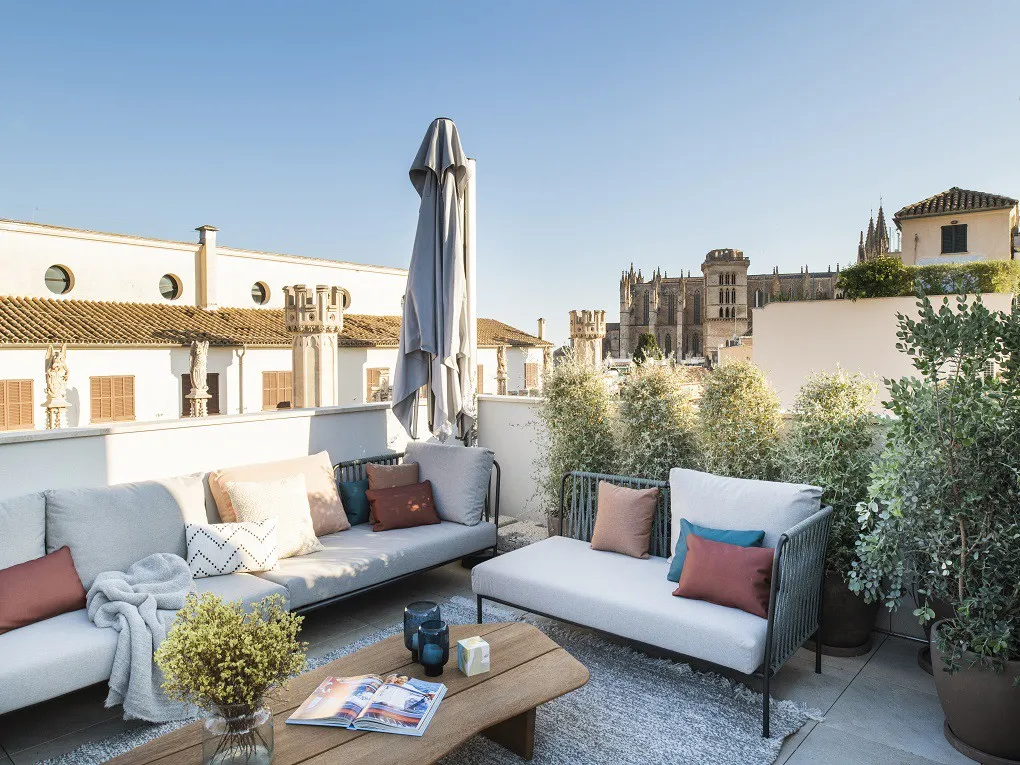 Maison de ville avec trois appartements, terrasse sur le toit et ascenseur-3