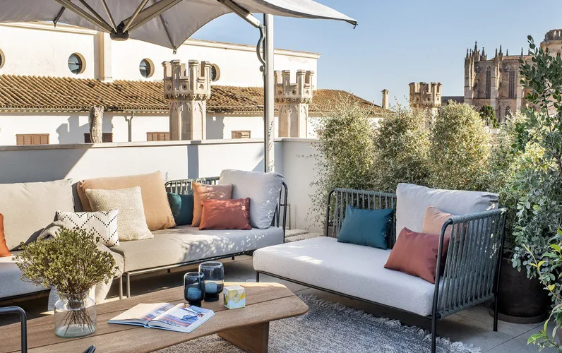 Kamienica z trzema mieszkaniami, tarasem na dachu i windą