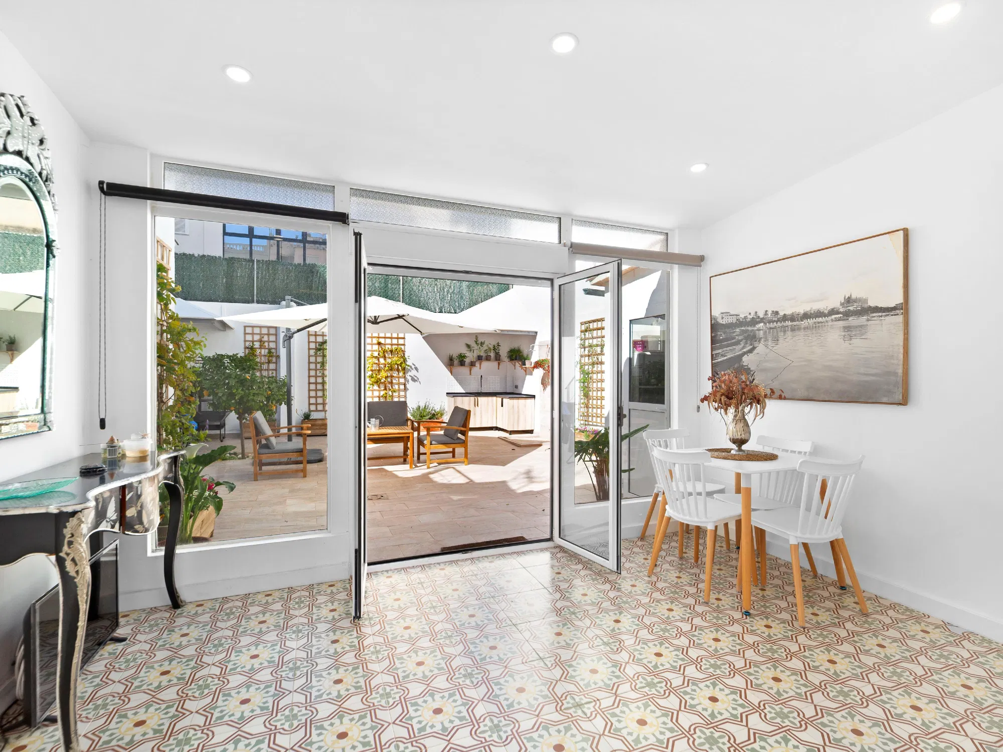 Exclusiva casa reformada con encanto Histórico en Santa Catalina-2