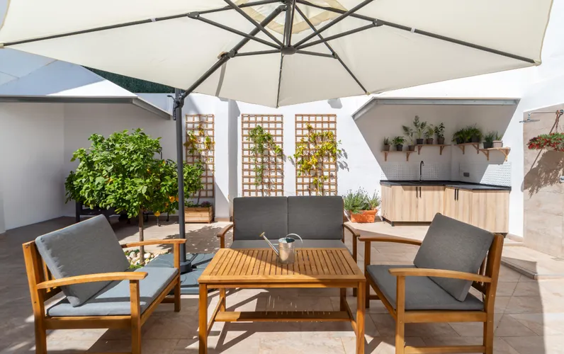 Exclusive renovated house with historic charm in Santa Catalina