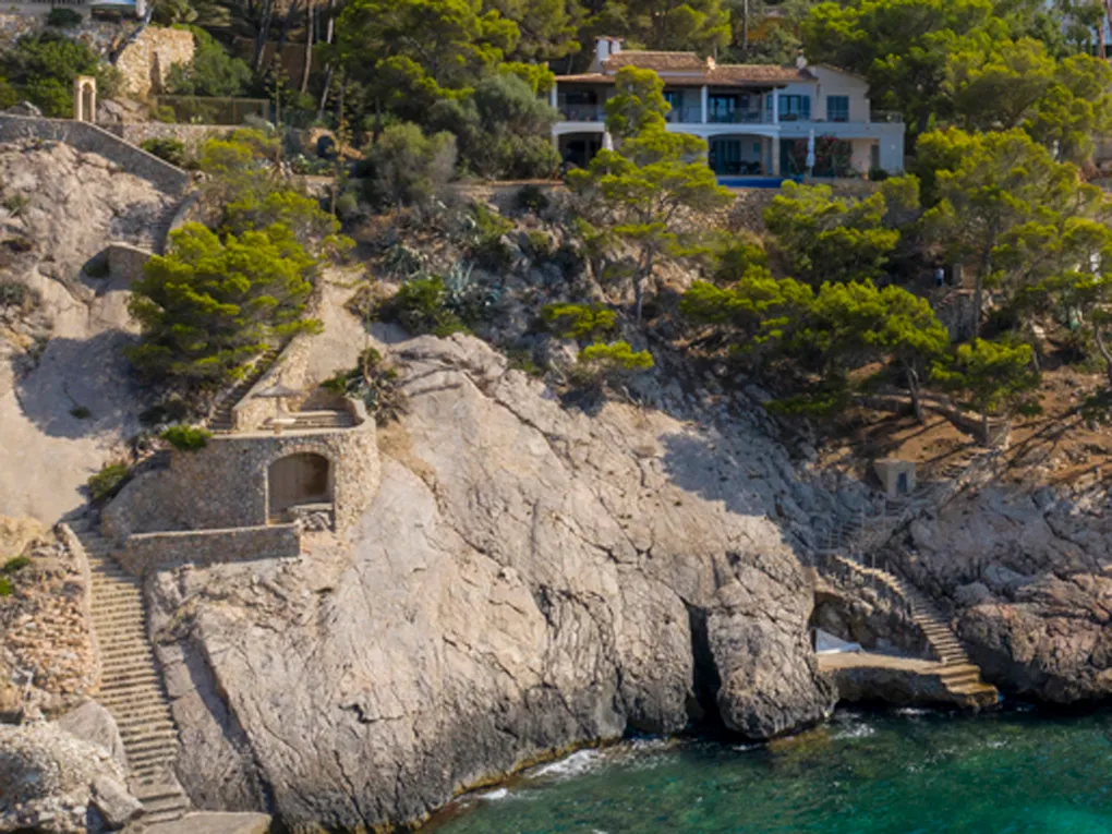 Unique frontline building plot with sea access-2