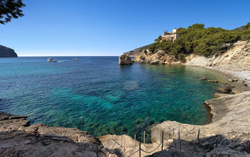Einzigartiges Baugrundstück mit Meereszugang