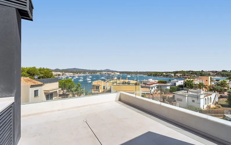 Ekskluzywny dom w zabudowie bliźniaczej z basenem