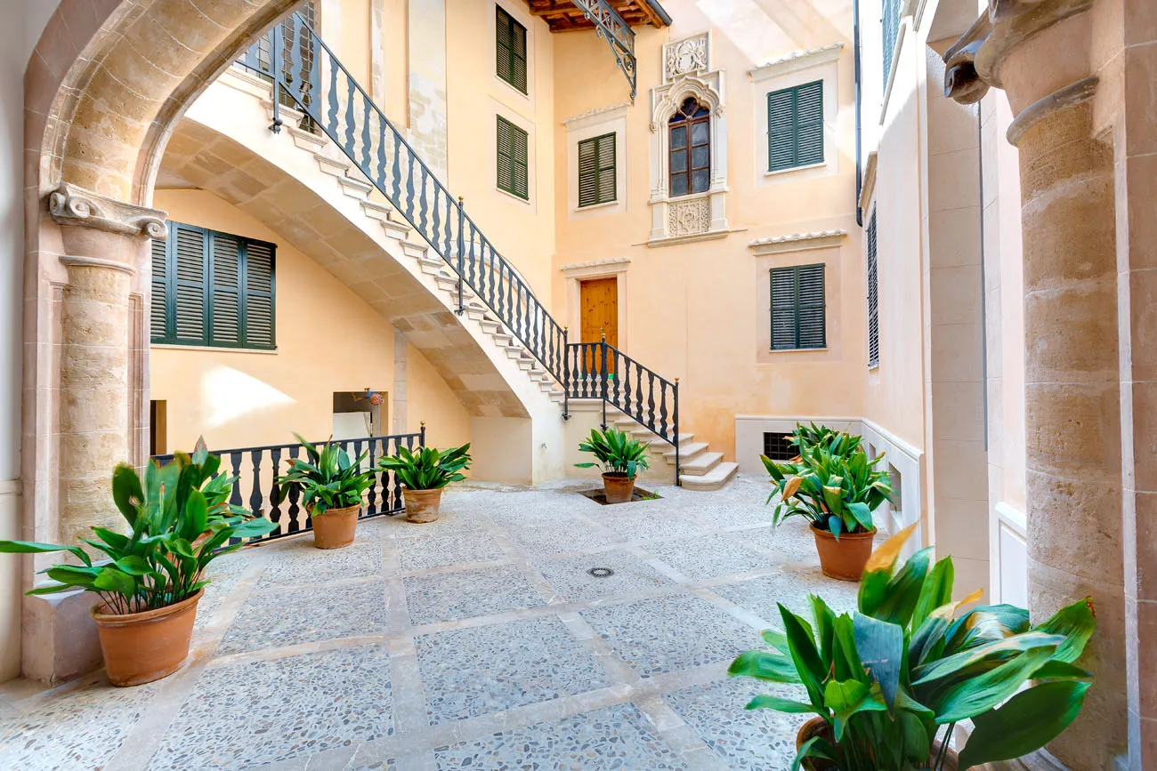 Duplex appartement met parkeerplaats in historisch gebouw in exclusieve wijk, Palma-2