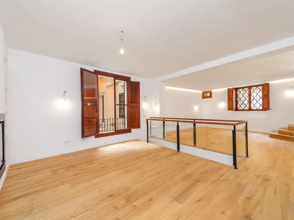 Duplex appartement met parkeerplaats in historisch gebouw in exclusieve wijk, Palma-1