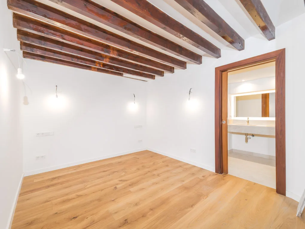 Duplex appartement met parkeerplaats in historisch gebouw in exclusieve wijk, Palma-6