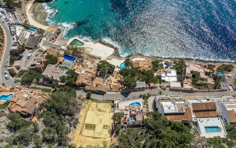 Building plot with structural shell and sea views in Cala Llamp