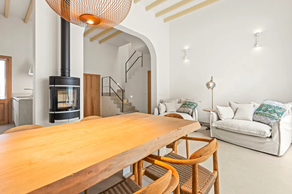 Exclusiva casa de ciudad renovada con estilo mediterráneo y impresionantes áreas exteriores-5