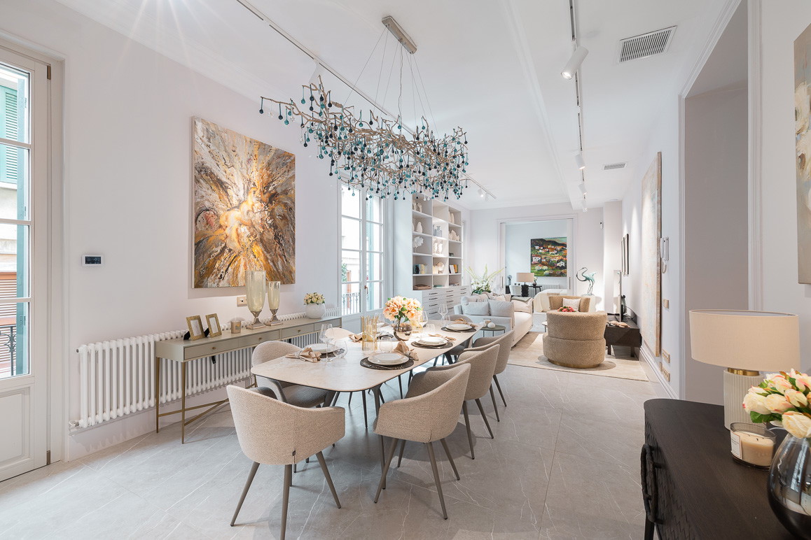 High-end luxury apartment in a prime downtown location