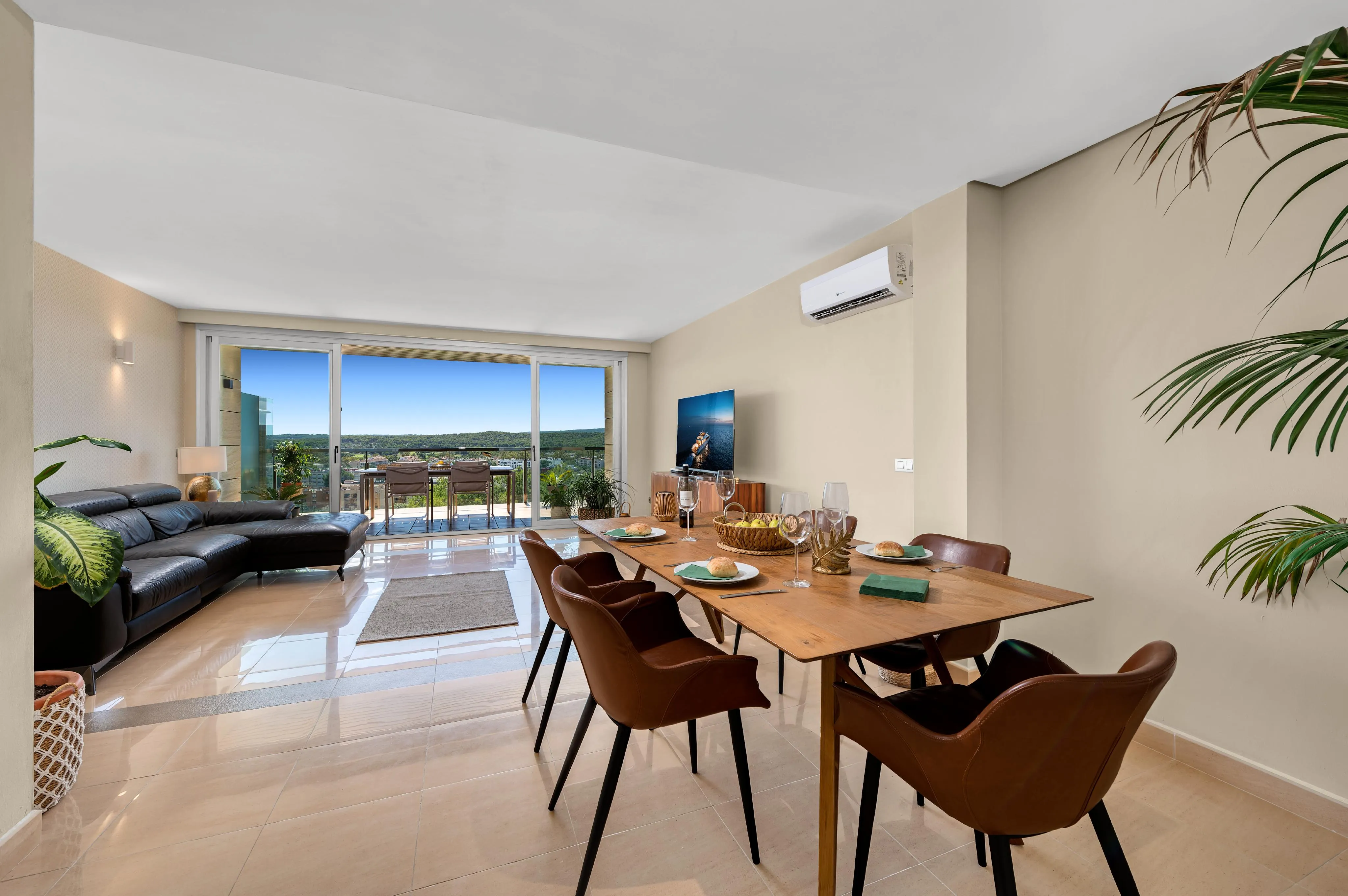 Eksklusiv penthouse med panoramaudsigt over havet og bjergene-5