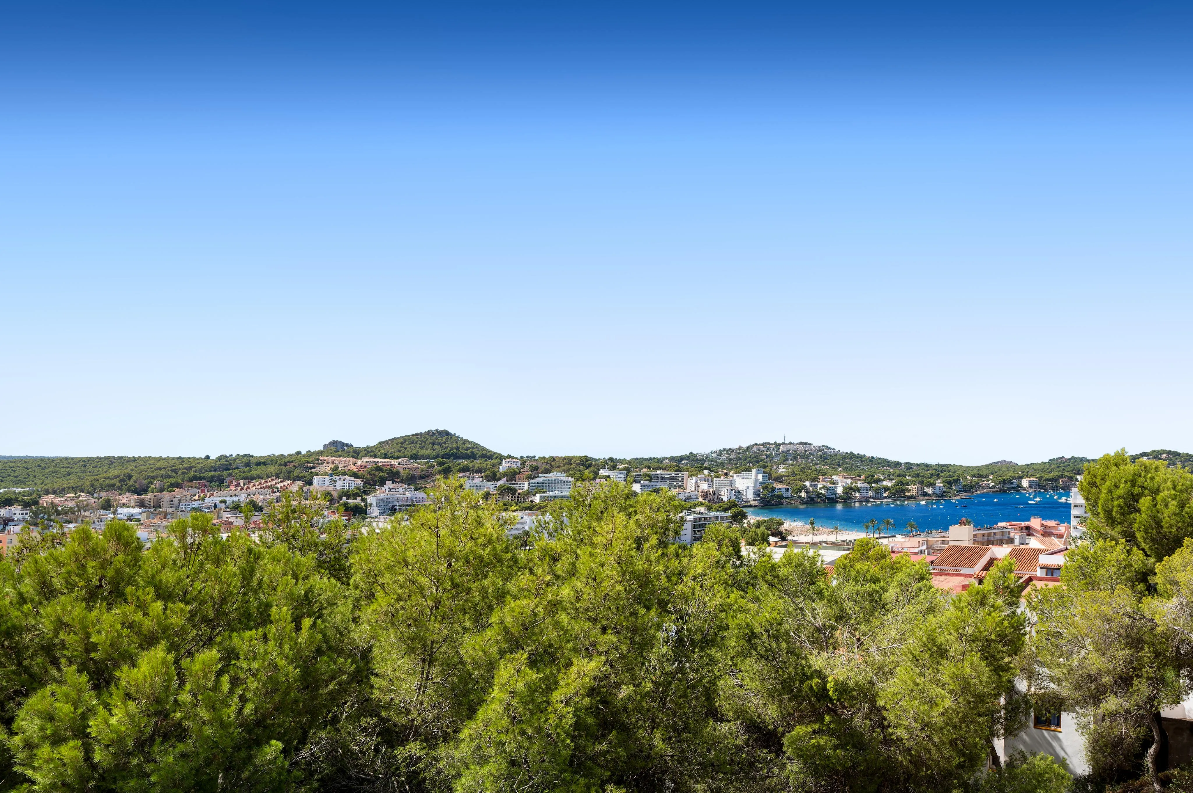 Ático exclusivo con vistas panorámicas al mar y la montaña-12