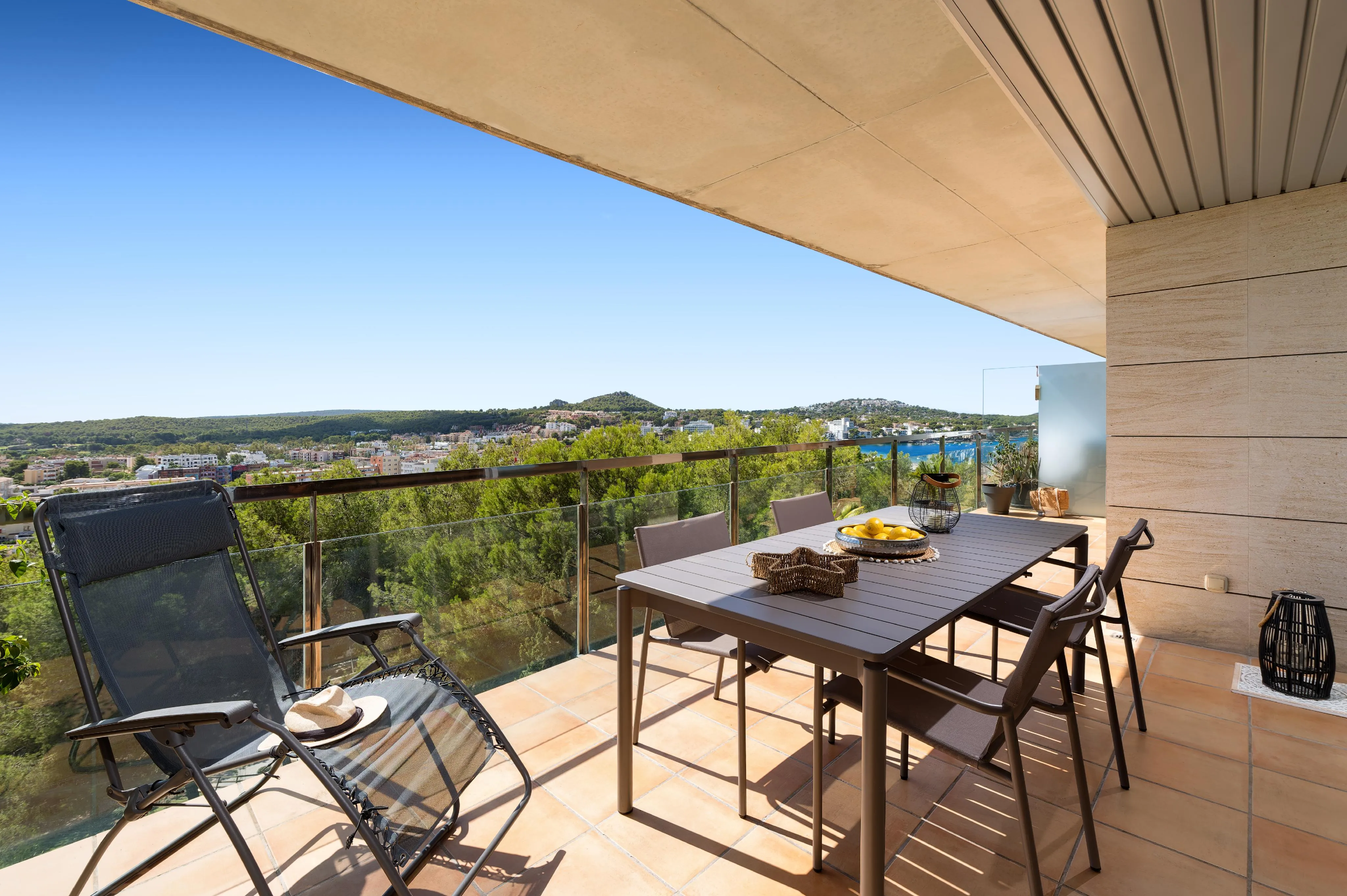 Eksklusiv penthouse med panoramaudsigt over havet og bjergene-4