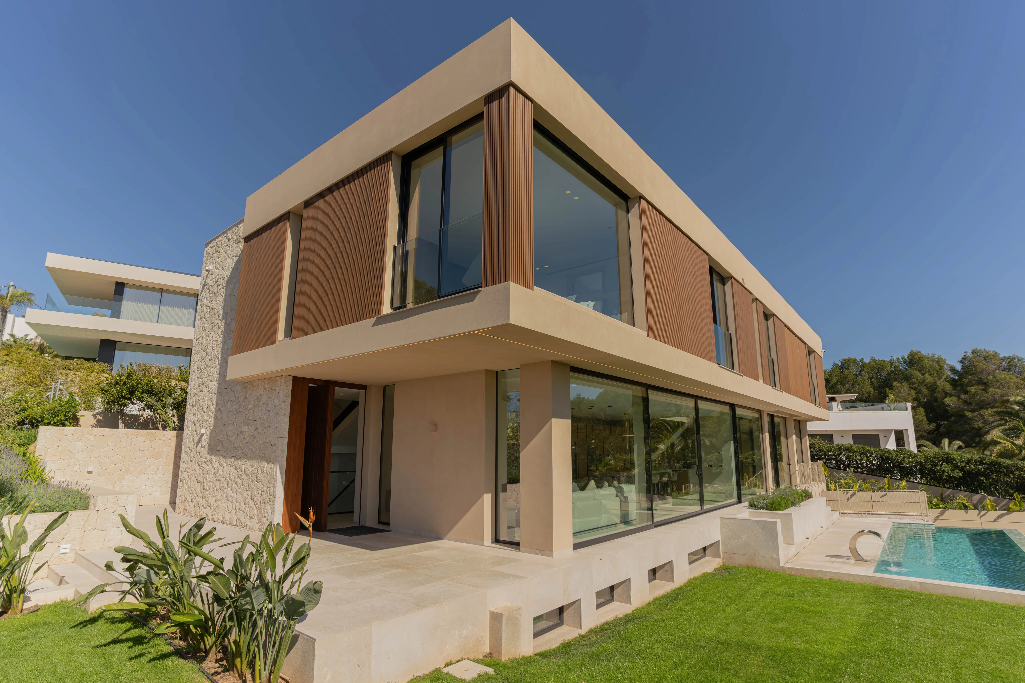 Amazing new villa with sea views-1