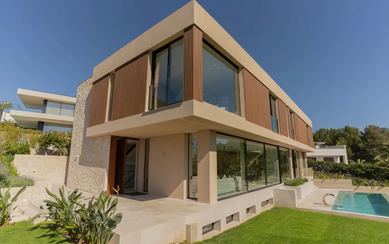 Amazing new villa with sea views