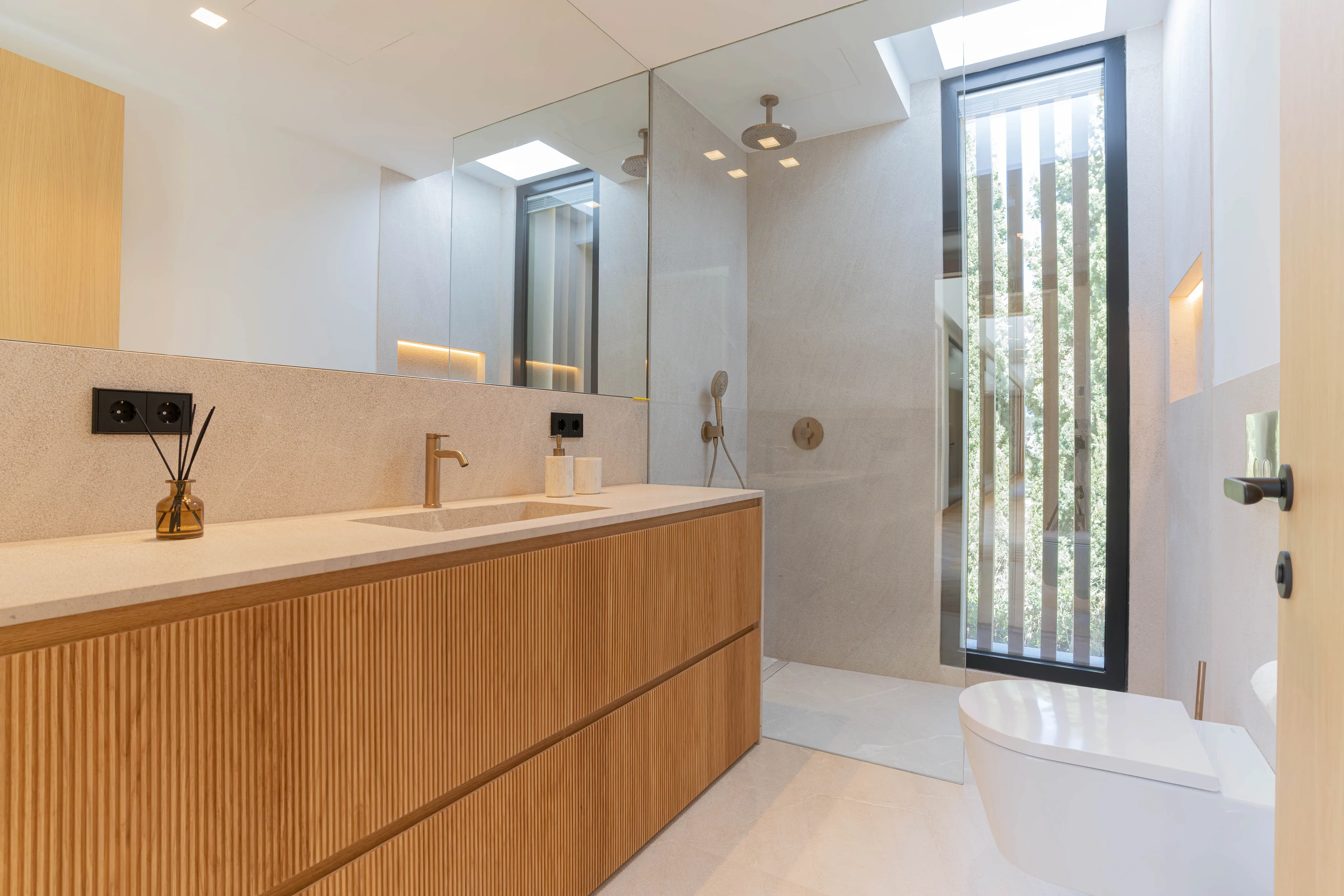 Amazing new villa with sea views-13