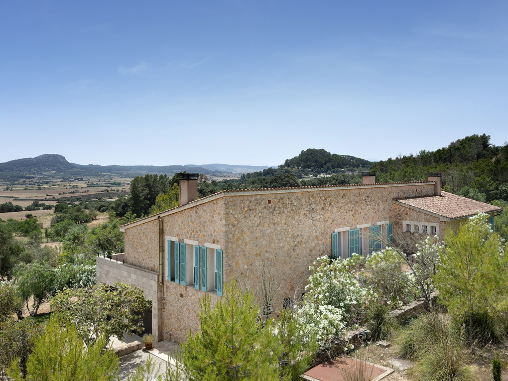 Design country house with magnificent views in Sineu-22