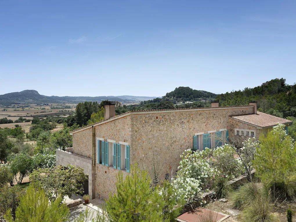 Design country house with magnificent views in Sineu-22