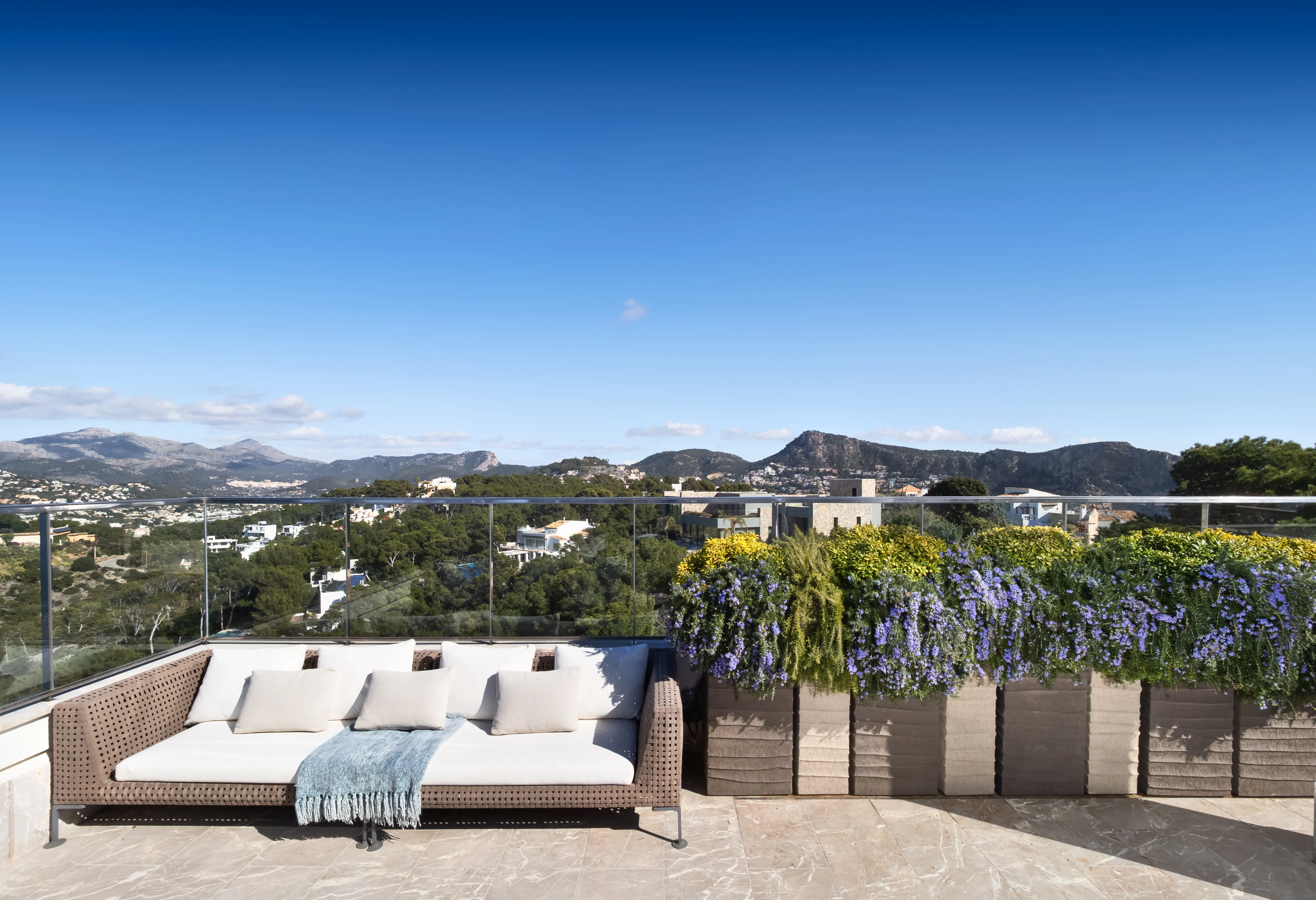 Penthouse with 360° ocean and harbour views-17