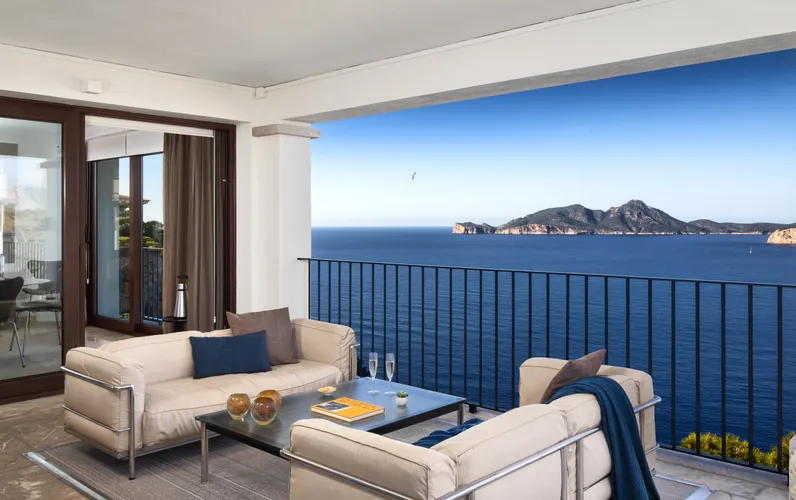 Penthouse met 360° uitzicht op zee en de haven