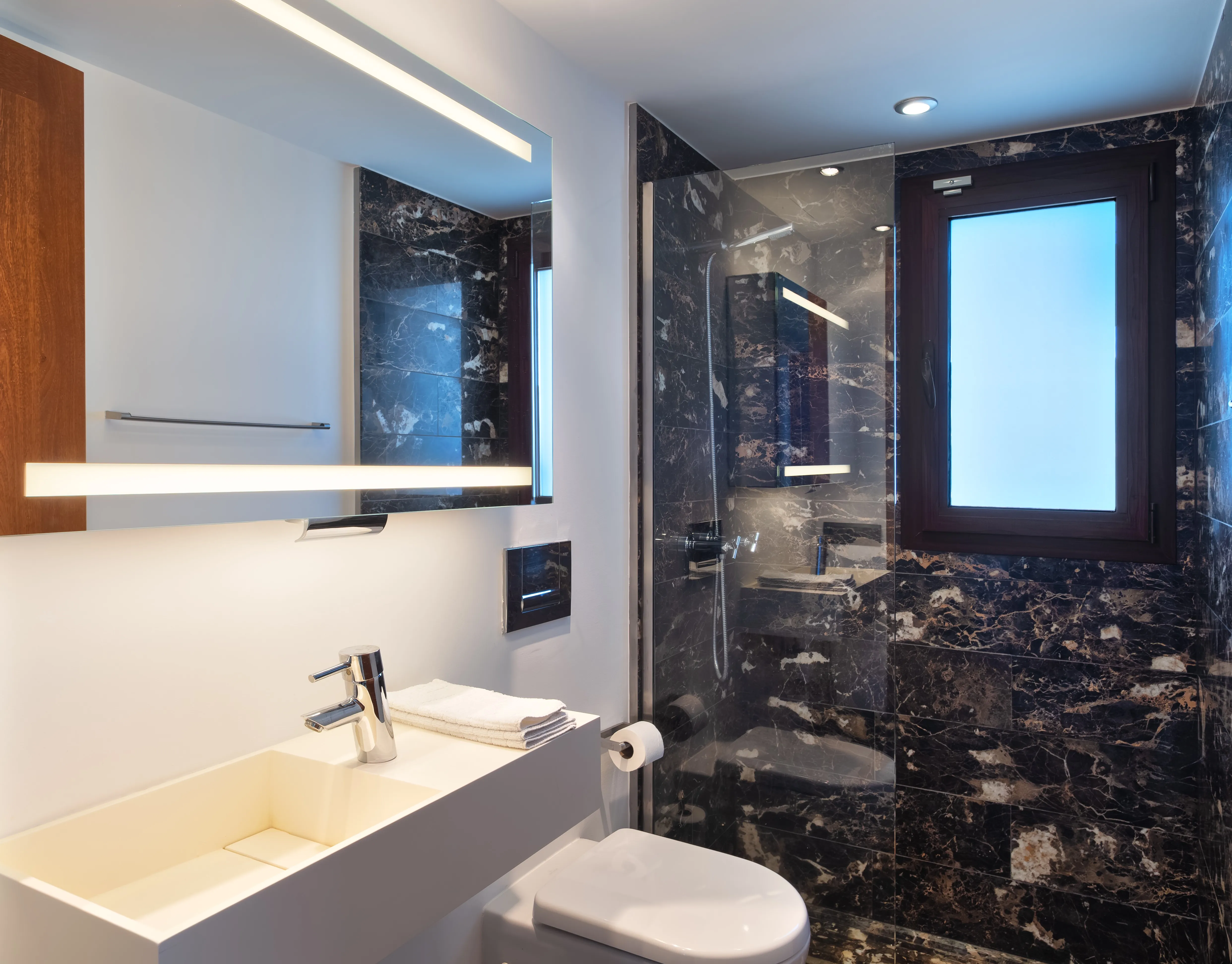 Penthouse with 360° ocean and harbour views-15