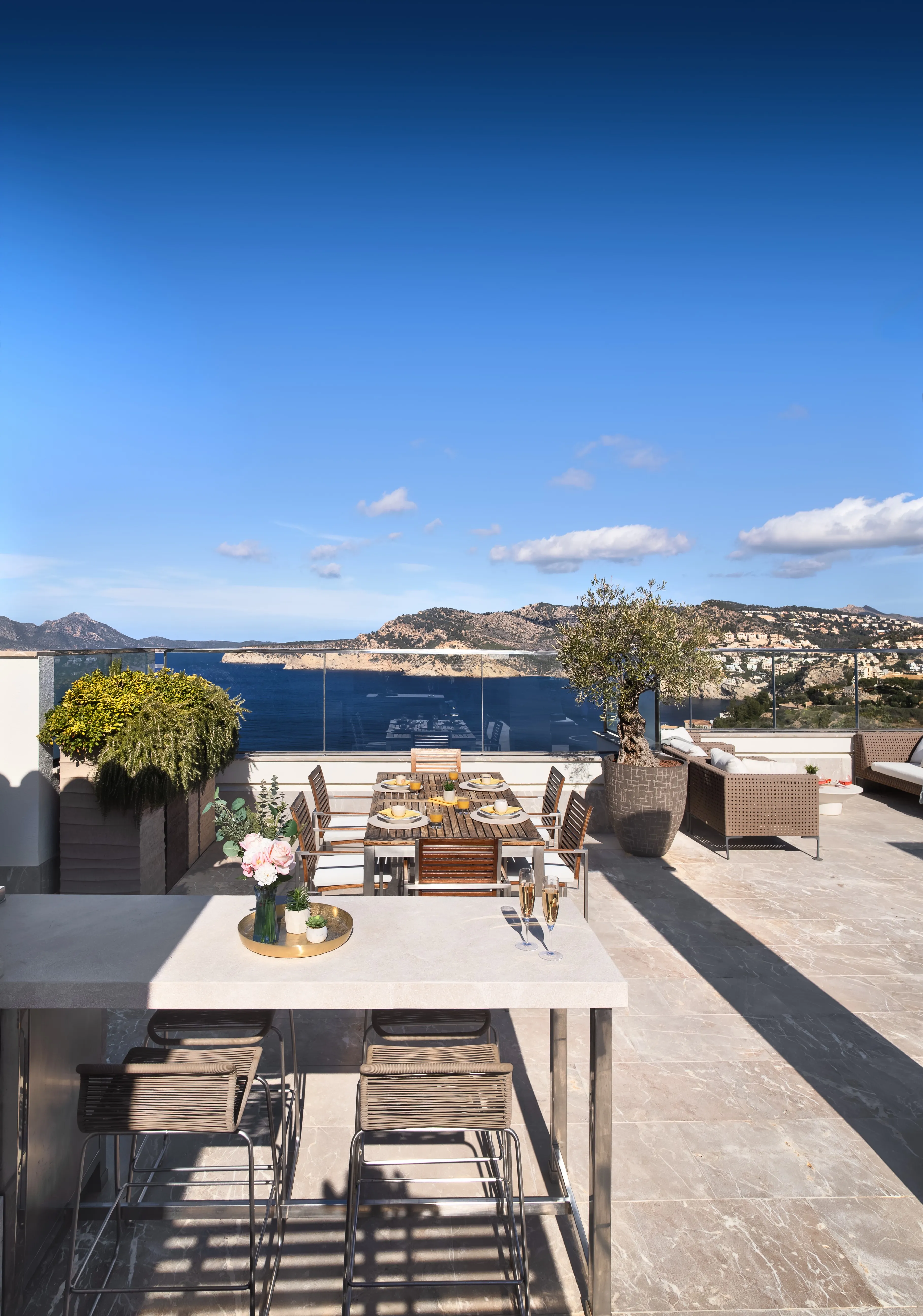 Penthouse with 360° ocean and harbour views-12