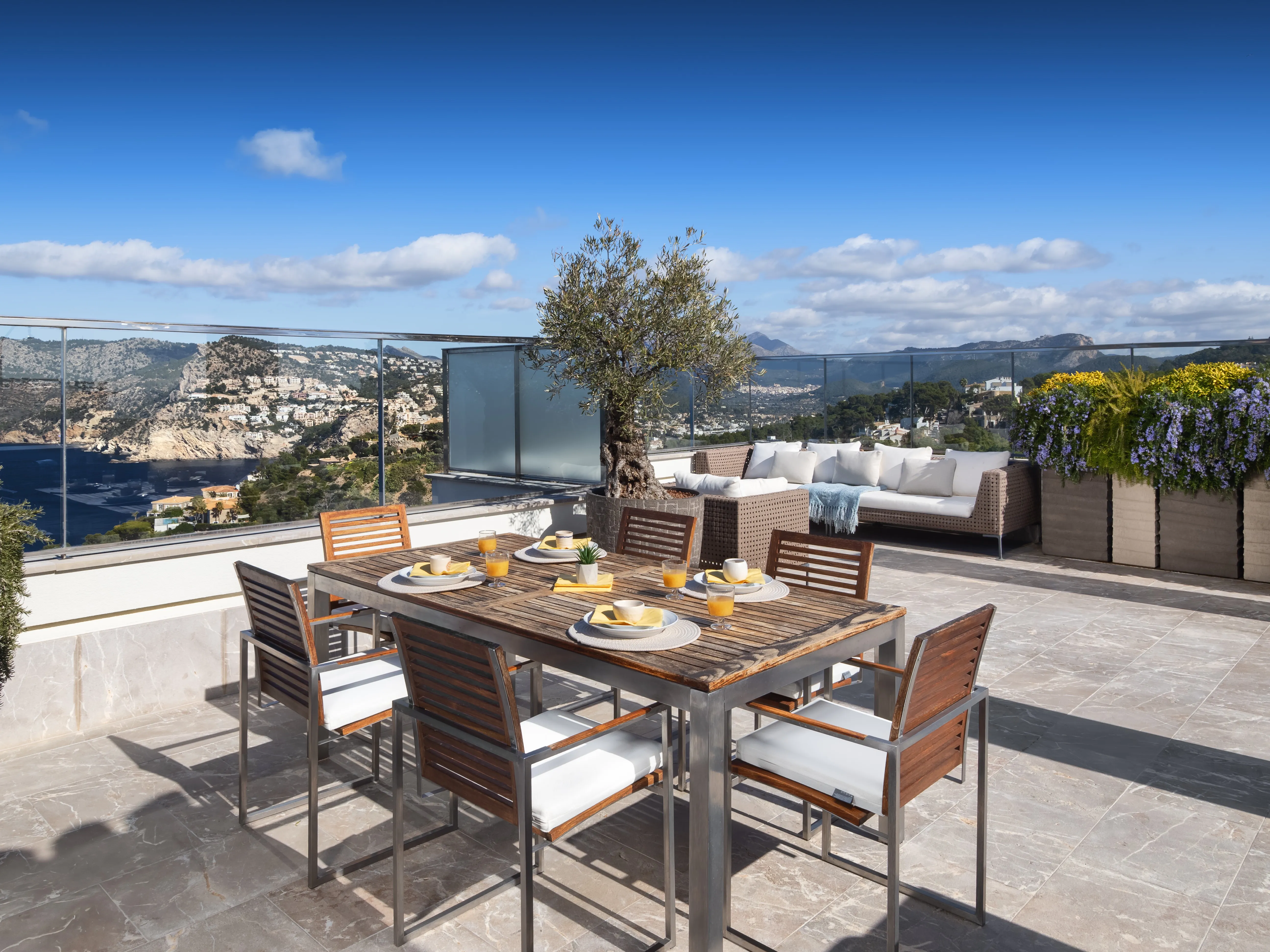 Penthouse with 360° ocean and harbour views-13