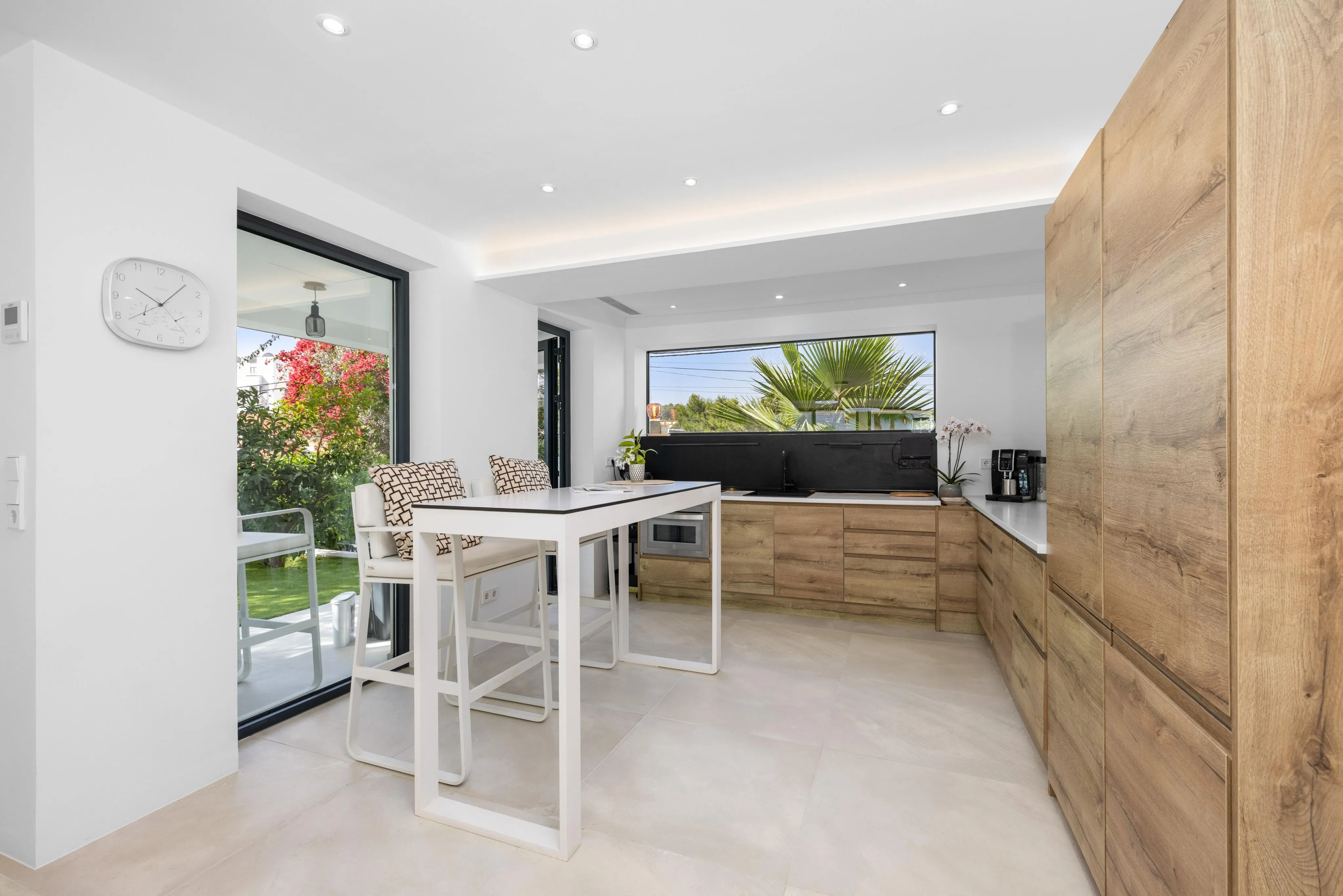 Villa moderne près de la plage de Palmanova-8