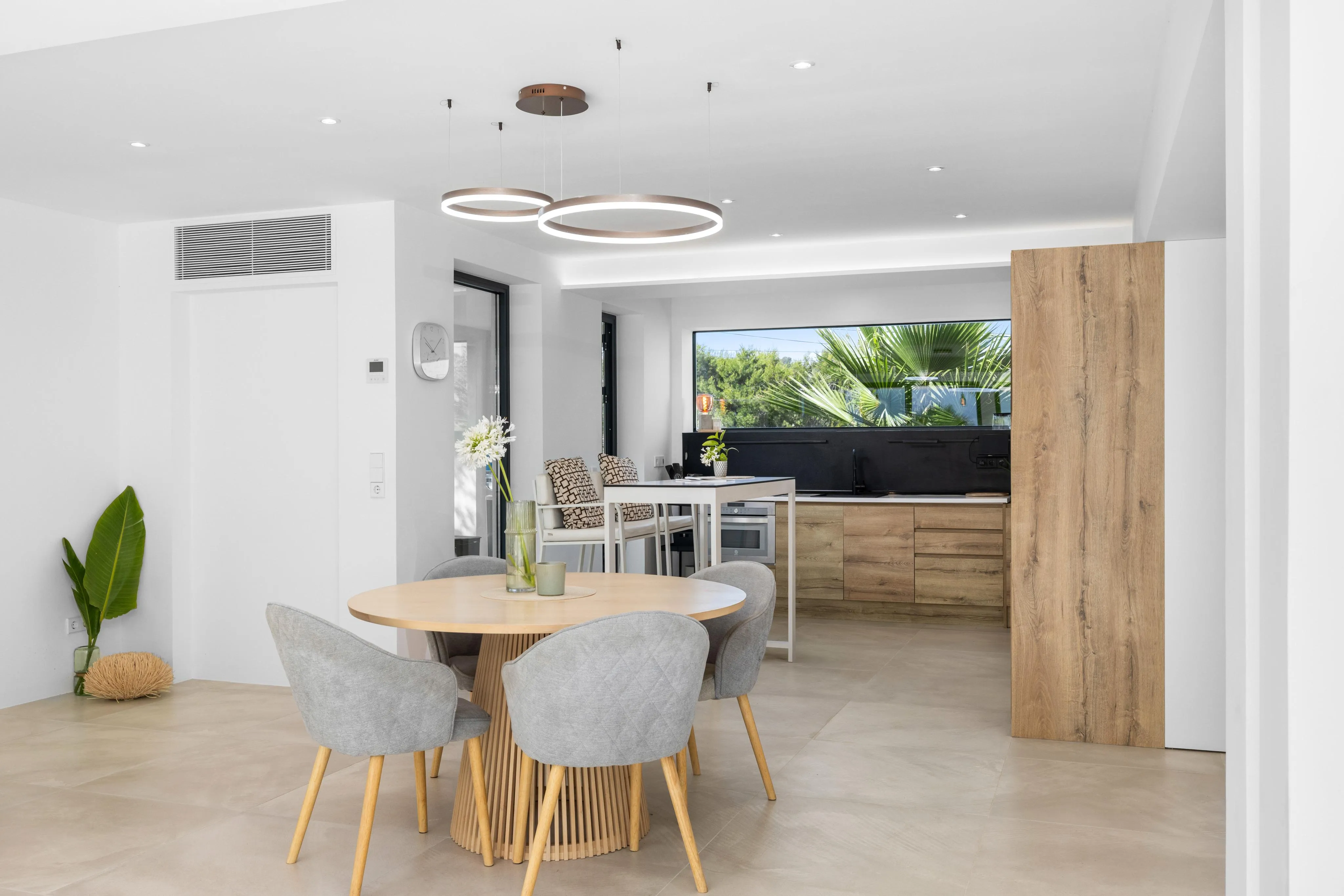 Villa moderne près de la plage de Palmanova-7