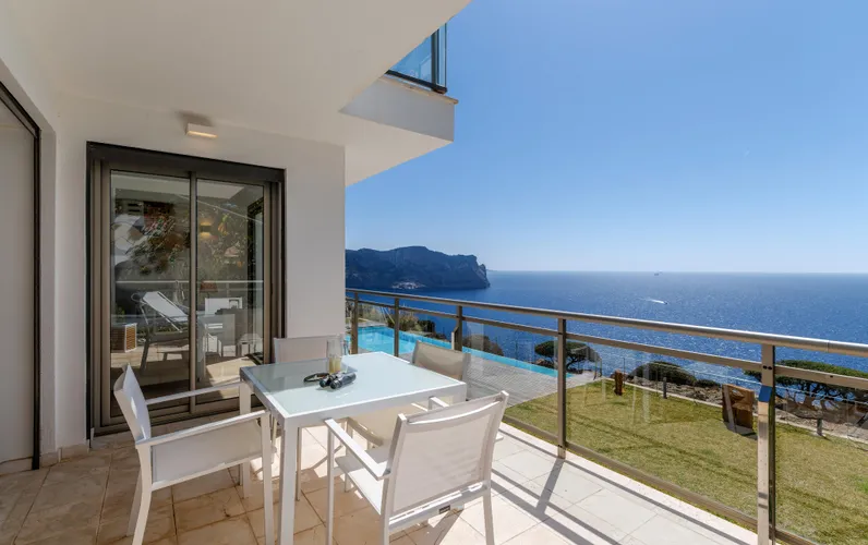 Moderno apartamento en primera línea de mar