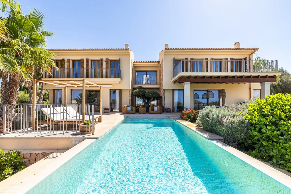 Luxury villa with panoramic views of the bay of Palma-2
