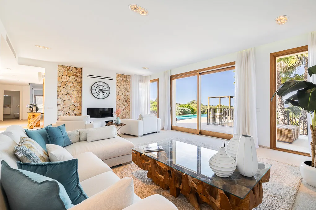 Luxury villa with panoramic views of the bay of Palma-11