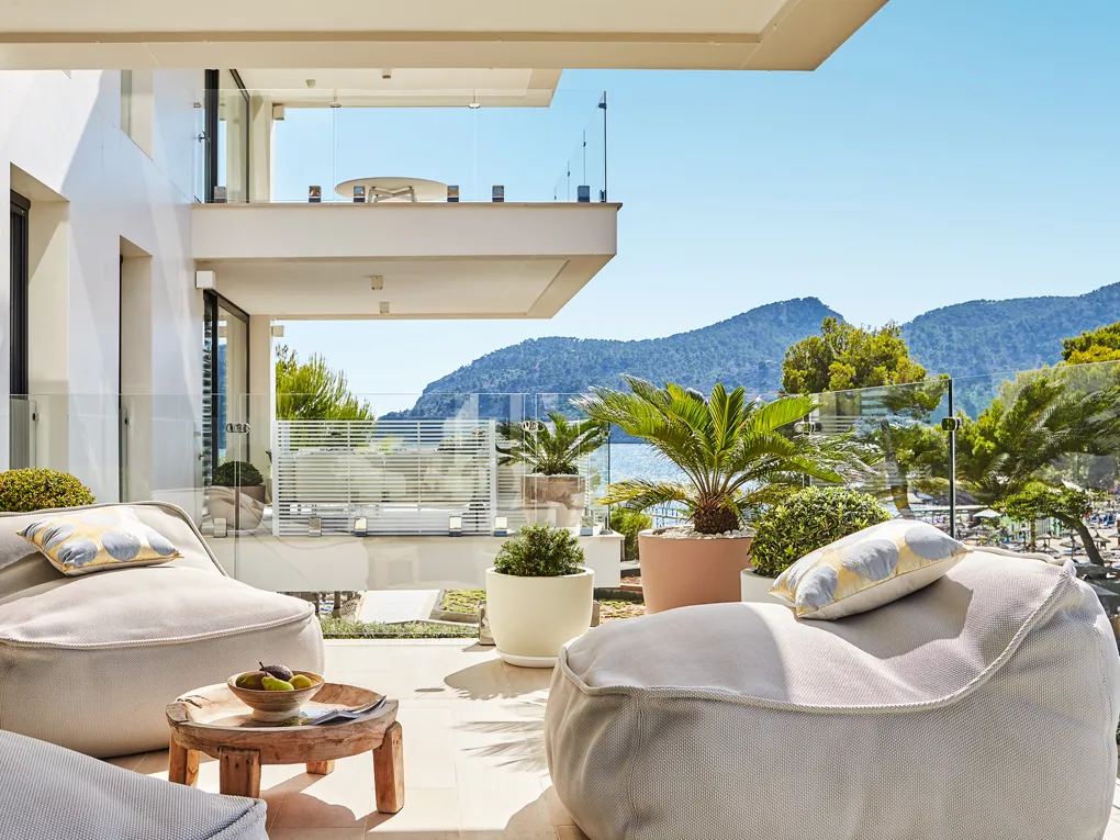 Luxury apartment next to the beach-12