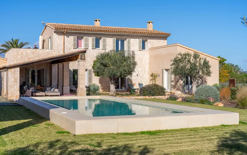 Élégance et convivialité : vivre avec style à Santanyi