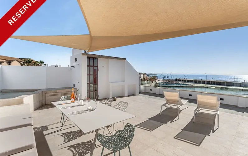 Modern huis in de eerste zeelijn in Molinar