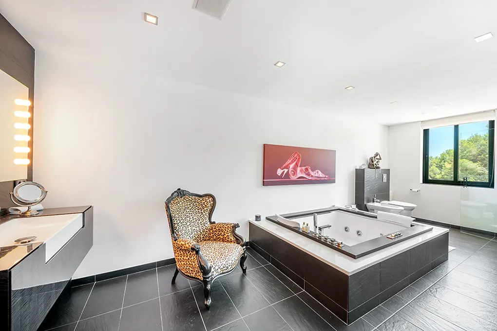 Villa de Lujo en Son Vida – Un Oasis de Privacidad y Elegancia-9